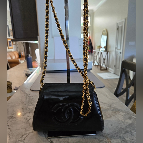 SOLD Chanel Black Woc Crossbody Bag - Picture 3 of 12